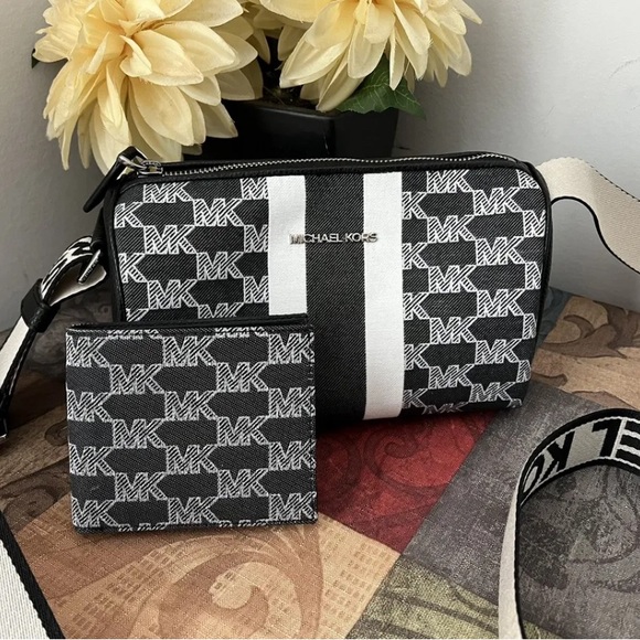 Michael Kors Cooper Small Duffle Bag Crossbody + Wallet Set NWT - Picture 1 of 9
